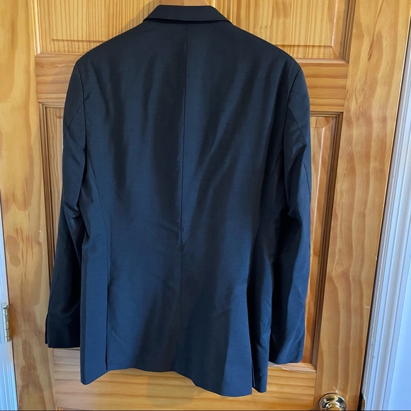 Mens 40L Hugo Boss Suit in Dark Charcoal. Jacket and Pants included. - Picture 4 of 9